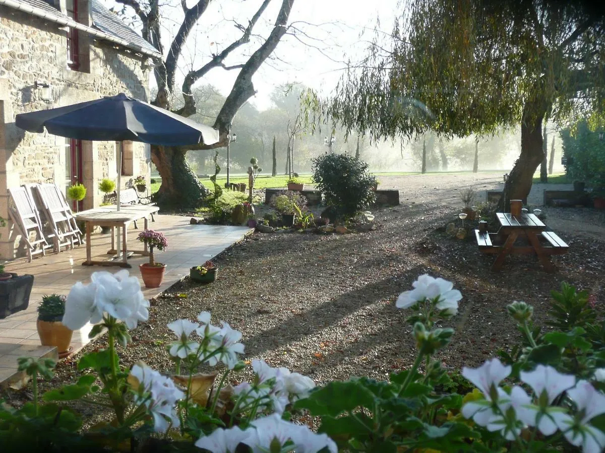 B&B Dinan La Priquetais Trevron Bed & Breakfast